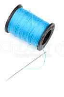 Garnrolle und Nähnadel / spool of blue thread