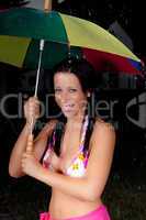 Junge Frau mit Regenschirm 340