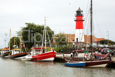 Hafen mit Leuchtturm von Büsum 667