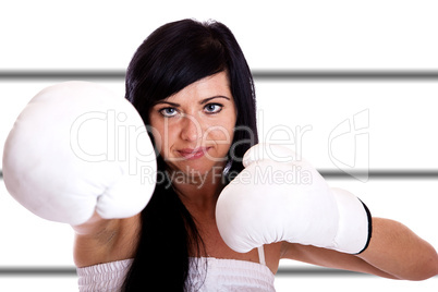 Junge Frau mit Boxhandschuhen 095h