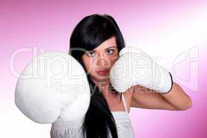 Junge Frau mit Boxhandschuhen 102pink