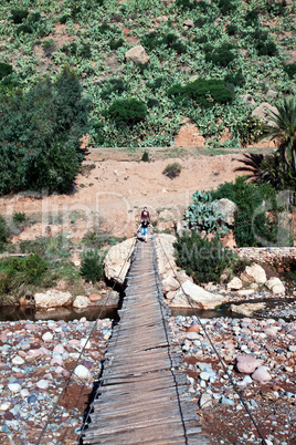 Abenteuerliche Hängebrücke in der Nähe von Marrakesch 639