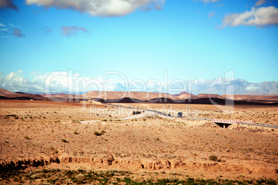 Marokko Landschaft mit Atlasgebirge 800