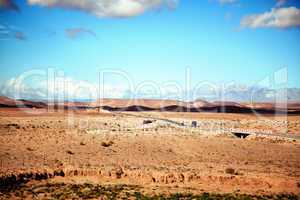Marokko Landschaft mit Atlasgebirge 800