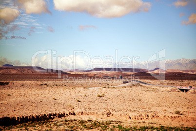 Marokko Landschaft mit Atlasgebirge 801