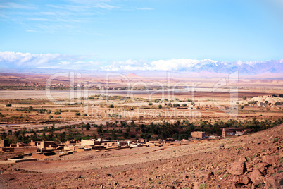 Marokko Landschaft mit Atlasgebirge 802