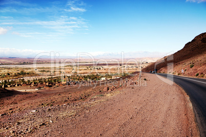 Marokko Landschaft mit Atlasgebirge 805