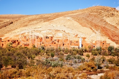 Marokko Landschaft mit Atlasgebirge 875