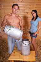 Jungbauer mit Milchkannen und Junge Frau 257