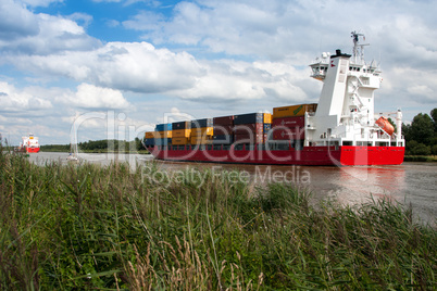 Containerschiff 875