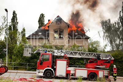 Feuerwehreinsatz beim Hausbrand 960