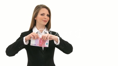 Frau zerreißt 500 Euro Geldschein