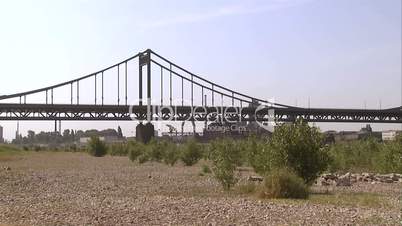 Rheinbrücke in Krefeld Uerdingen