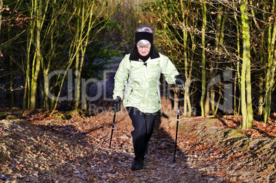 Nordic Walking im Wald