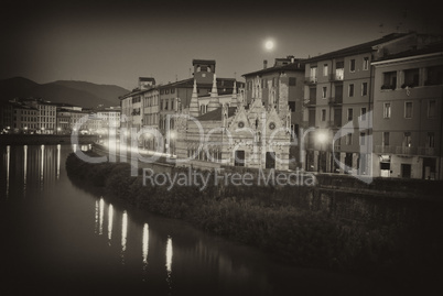 Night in Pisa, Lungarni View