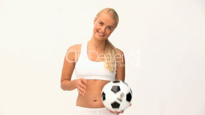 Frau mit Fussball