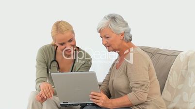 Frauen am Laptop