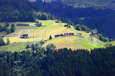 Bergbauernhöfe in den Alpen