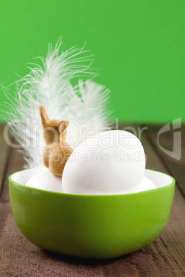 Eier in Schale zu Ostern/ eggs in a bowl for easter