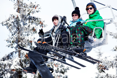 Skilift mit Schifahrer 534