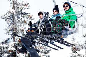 Skilift mit Schifahrer 534