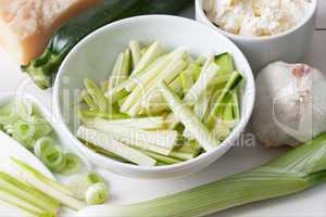 Zutaten für eine Zucchini Sauce - Ingredients for a Courgette Sauce