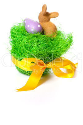 Osterhase und Ei im Nest / easter bunny and eggs