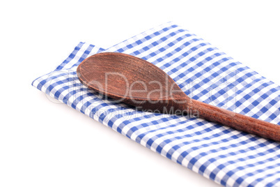 Kochlöffel auf Küchentuch / wooden spoon on dishtowel