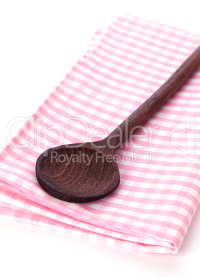 Kochlöffel auf Küchentuch / wooden spoon on dishtowel