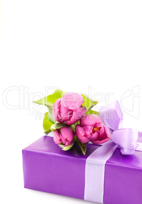 Geschenk mit Blumen / present with flowers