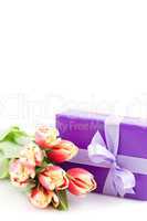 Geschenk mit Tulpen / gift box with tulips