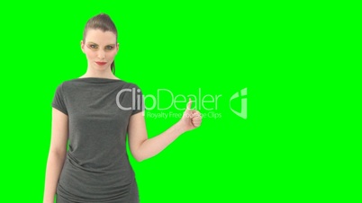 Frau vor Greenscreen mit Alpha-Kanal