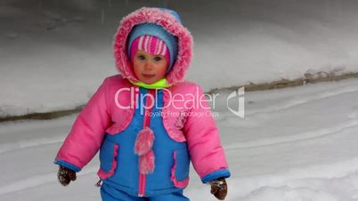 Kind im Schnee