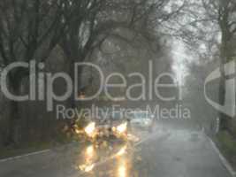 Autofahrt bei Regen