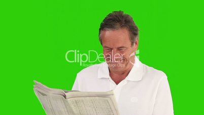 Mann liest Zeitung