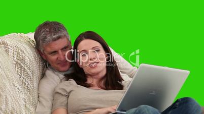 Paar mit Laptop