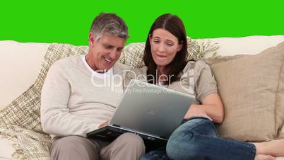 Paar mit Laptop