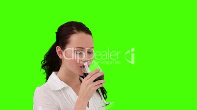 Frau trinkt Wein