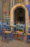 Tisch und Stühle in Chania, Kreta
