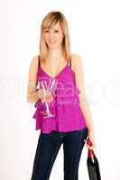Junge Frau mit Gläser und Champagnerflasche 941