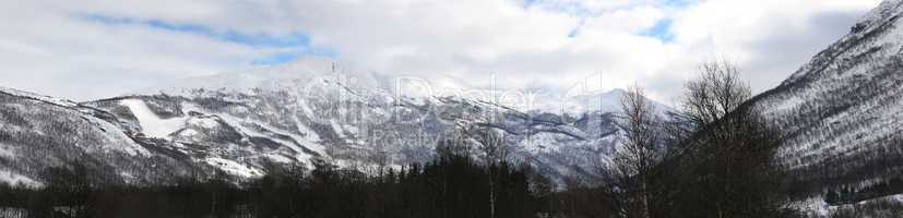 Bergpanorama im Winter in Norwegen