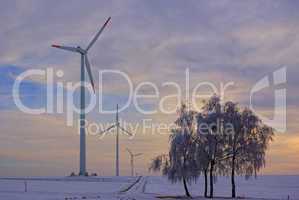 Winterlandschaft mit Windturbinen