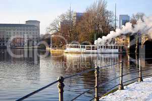 Dampfboot auf der Alster