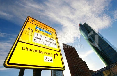 Potsdamer Platz Berlin mit Straßenschild
