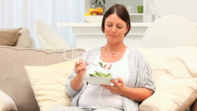 Schwangere isst