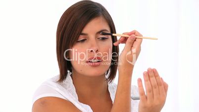 Frau beim schminken