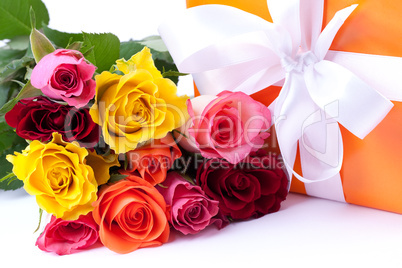 Rosen und Geschenk / roses and present