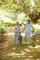 Couple with their bikes in the wood