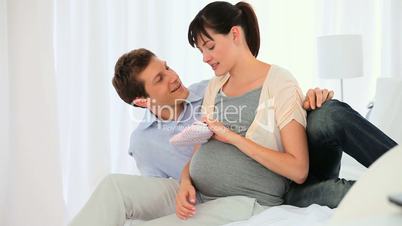 Schwangere Frau mit dem Mann