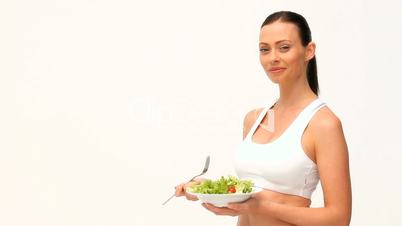 Frau mit Salatteller